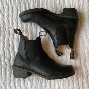 Black Heeled Blundstones